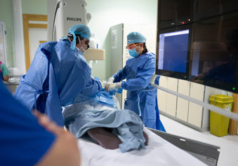 Dr Marcelo Vasquezrios performing an interventional radiology procedure