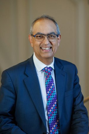Dr Raman Uberoi